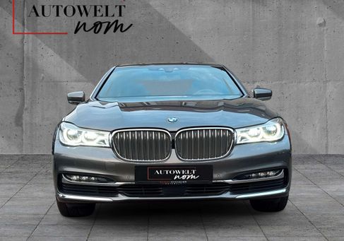 BMW 730, 2017