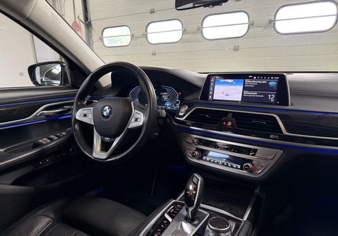 BMW 745, 2019