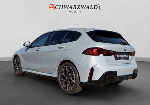 BMW 118, 2025 3