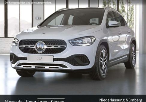 Mercedes-Benz GLA 200, 2022