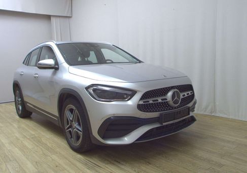 Mercedes-Benz GLA 220, 2022