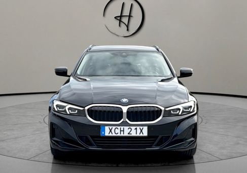 BMW 330, 2023