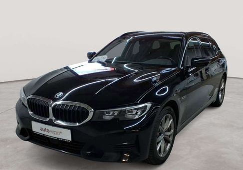BMW 330, 2022