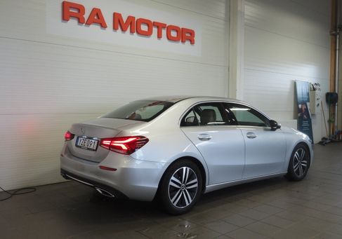 Mercedes-Benz A 180, 2020 3