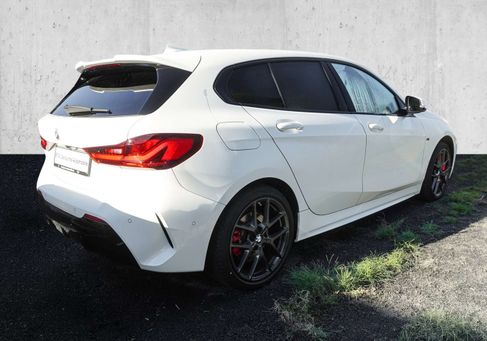 BMW 118, 2024 2