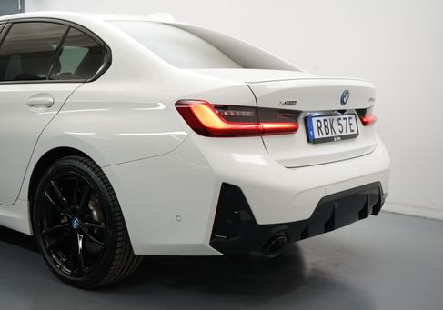 BMW 330, 2024