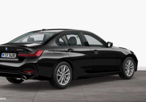 BMW 330, 2022