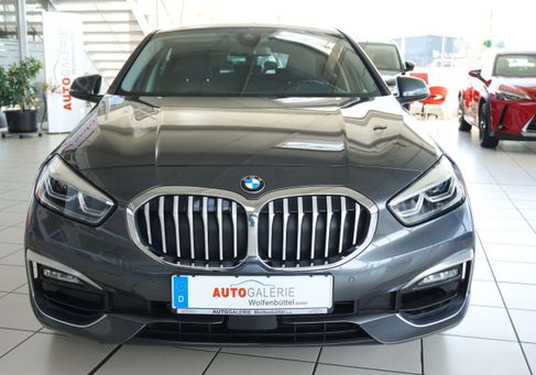 BMW 120, 2021