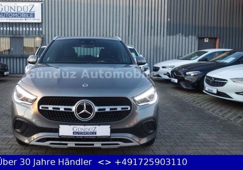 Mercedes-Benz GLA 200, 2022