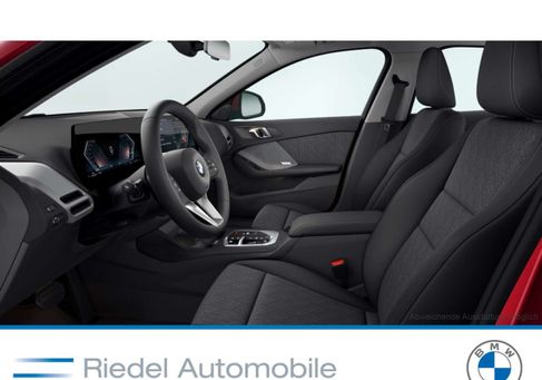 BMW 114, 2025