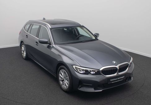 BMW 330, 2022