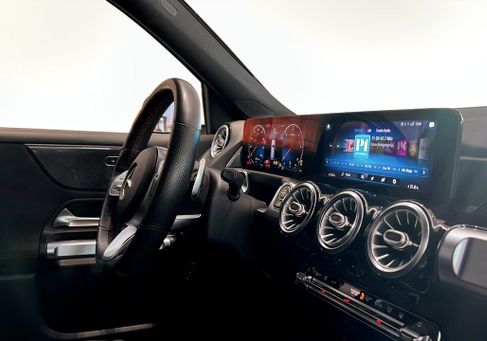 Mercedes-Benz GLB 200, 2021