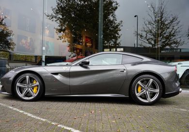 Ferrari F12, 2012