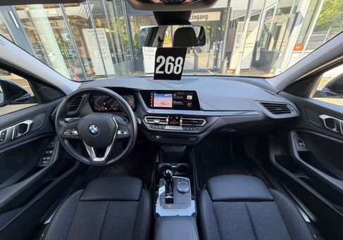 BMW 118, 2022