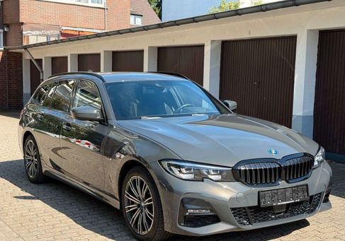 BMW 330, 2022