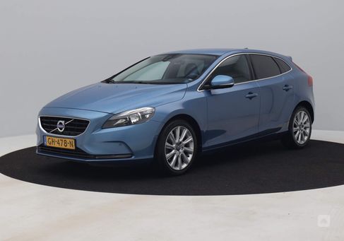 Volvo V40, 2015