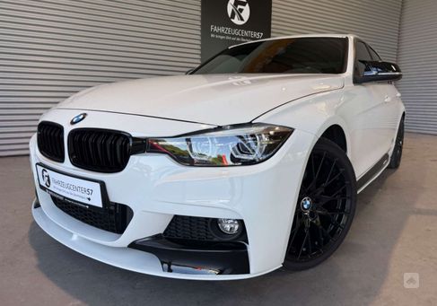 BMW 330, 2018