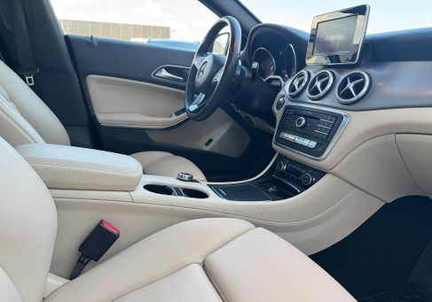 Mercedes-Benz CLA 220 Shooting Brake, 2018 3