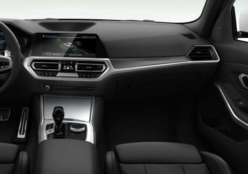 BMW 330, 2021 3