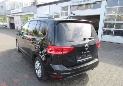 Volkswagen Touran, 2023 3