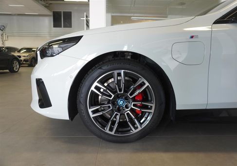 BMW 530, 2025 3