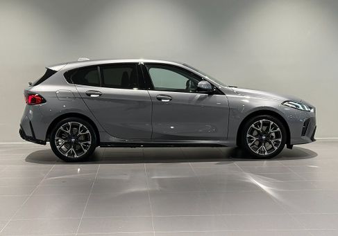 BMW 120, 2026 3