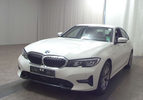 BMW 330, 2020