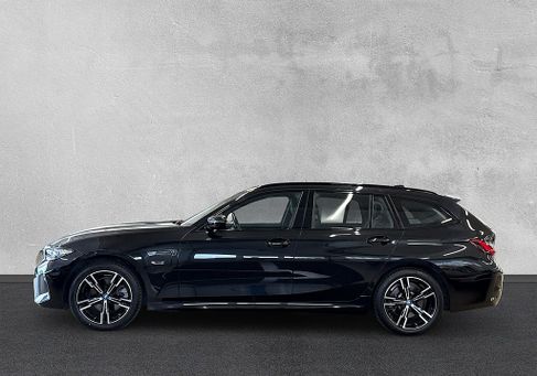 BMW 330, 2023