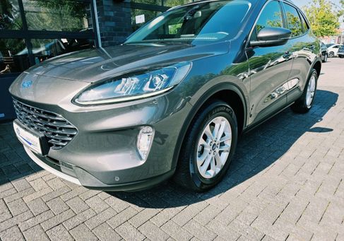 Ford Kuga, 2022 3