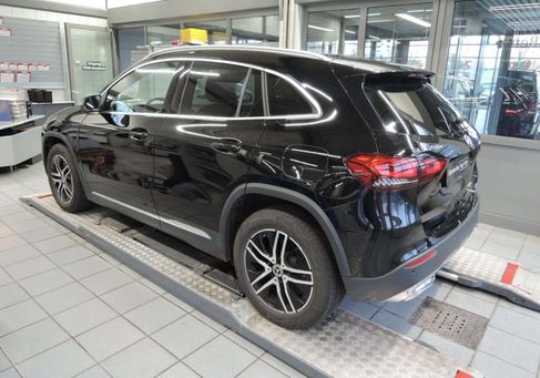 Mercedes-Benz GLA 250, 2021