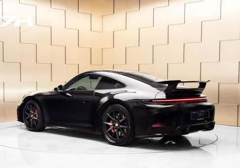 Porsche, 2025