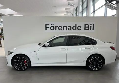 BMW 330, 2025 3