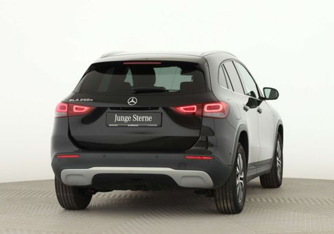 Mercedes-Benz GLA 250, 2021