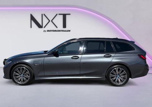 BMW 330, 2022