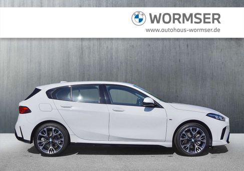 BMW 120, 2025 3