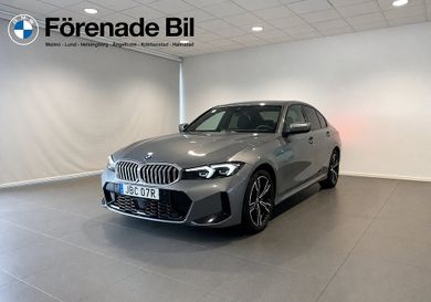 BMW 330, 2025