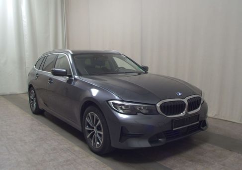 BMW 330, 2022
