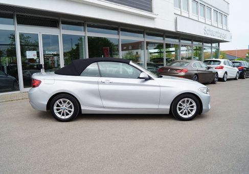 BMW 218, 2017