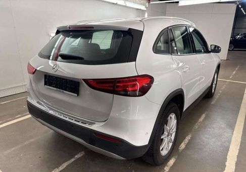 Mercedes-Benz GLA 180, 2022