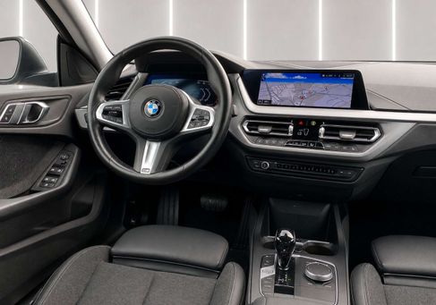 BMW 216, 2022