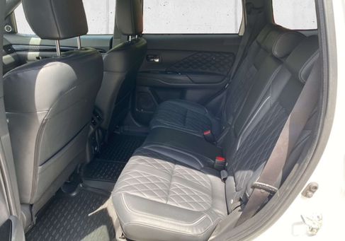 Mitsubishi Outlander, 2021