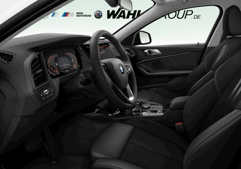 BMW 118, 2022