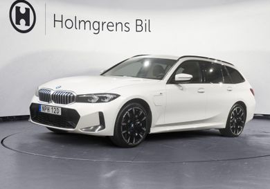 BMW 330, 2025