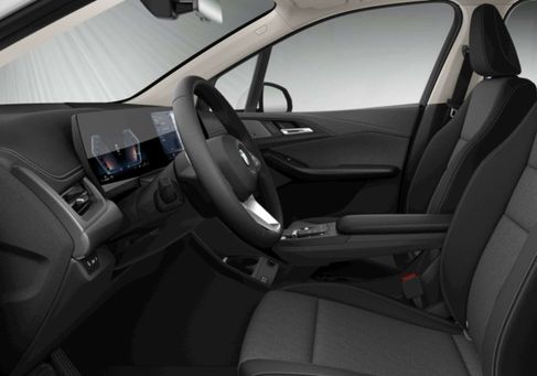 BMW 220, 2025 3