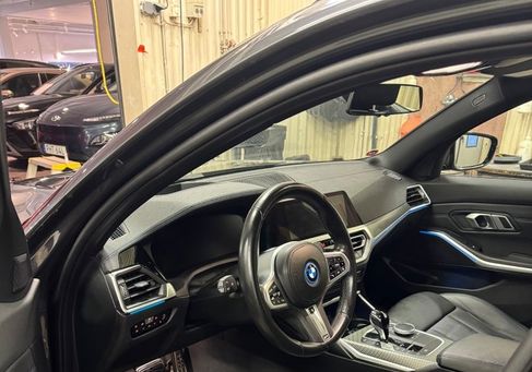 BMW 330, 2022