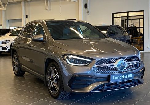 Mercedes-Benz GLA 200, 2021