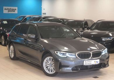 BMW 330, 2022