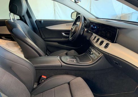 Mercedes-Benz E 220, 2023 3