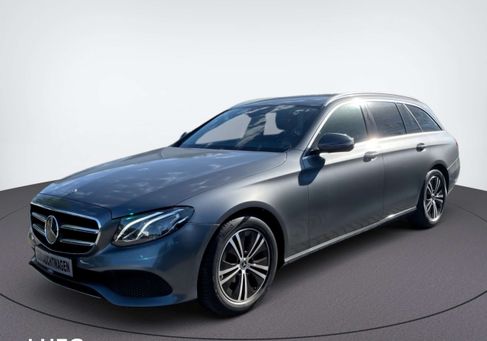 Mercedes-Benz E 200, 2020 3