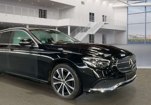Mercedes-Benz E 300, 2022